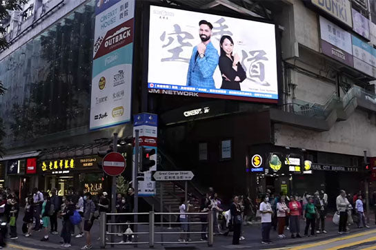 The Peak-Zone陀飞轮户外电视广告亮相