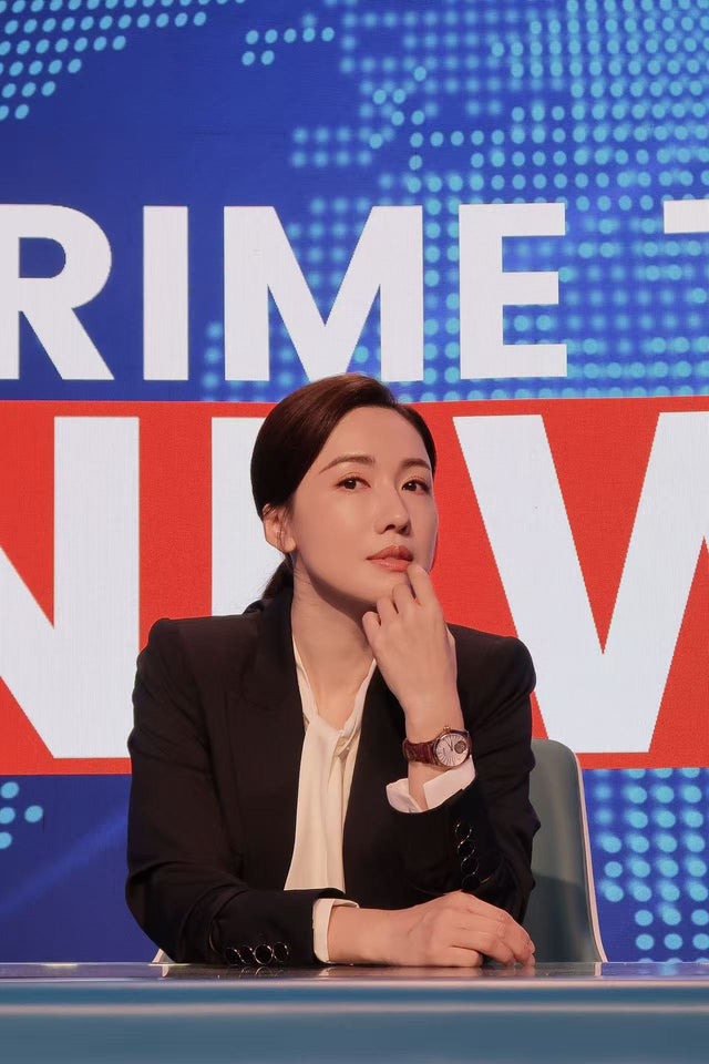 李施嬅于《新闻女王2》佩戴两款万希泉陀飞轮腕表